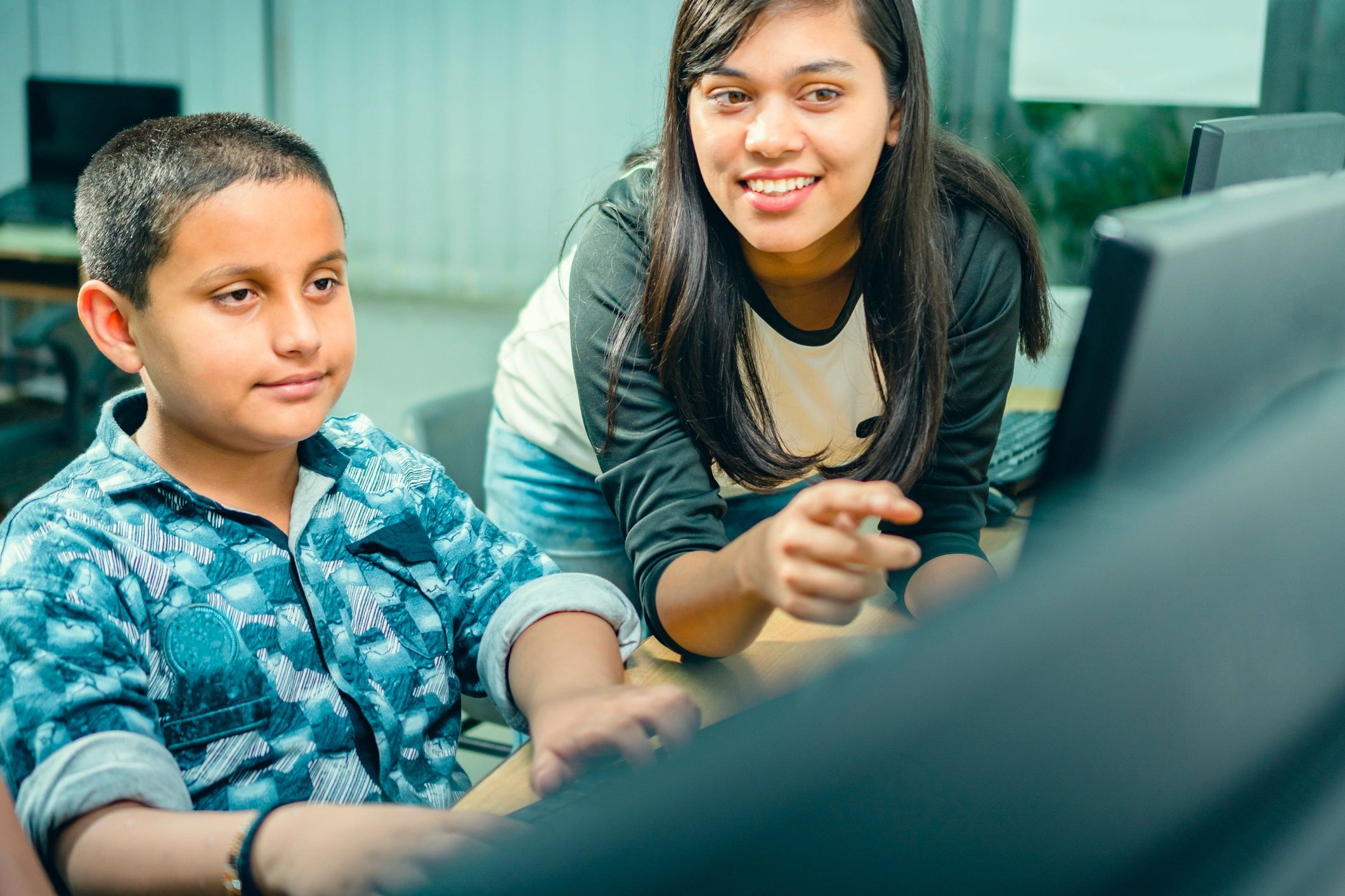 Teacher and student in an interactive tutoring session